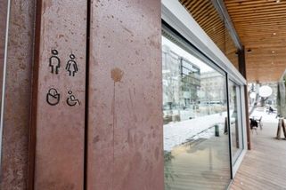 Kam si odskočit? aneb (Ne)dostupnost veřejných toalet ve městě - Médium.cz